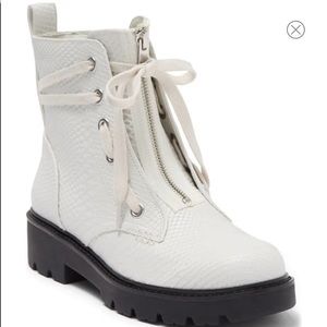 Ugg Daren size 7. New.